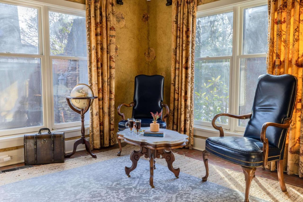 Heated Poolhistoric Tudor Homecrestmere Estate Holiday home *